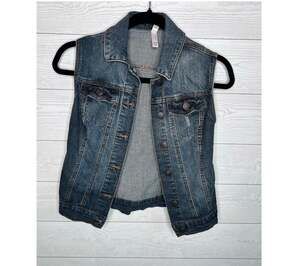 : Xhilaration Womens XS Denim Vest Blue Jean Sleeveless Button Front Distressed